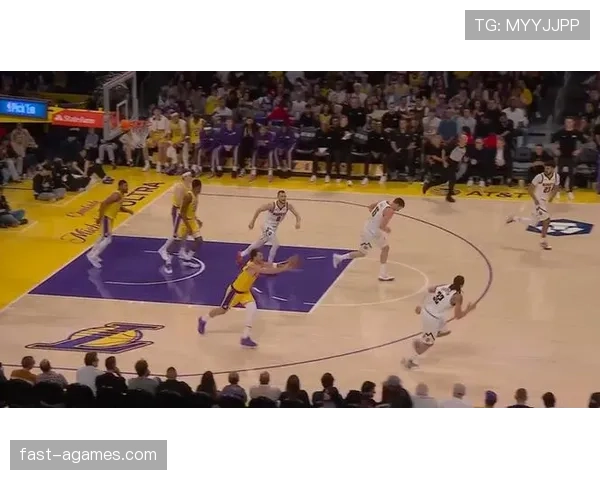 安东尼·戴维斯内线高效挡拆拉开空间提升湖人攻防转换效率