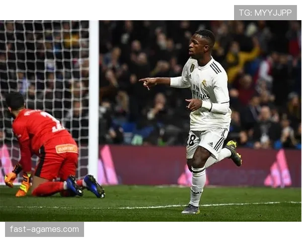 本泽马从辅助者到终结者的进攻角色进化分析